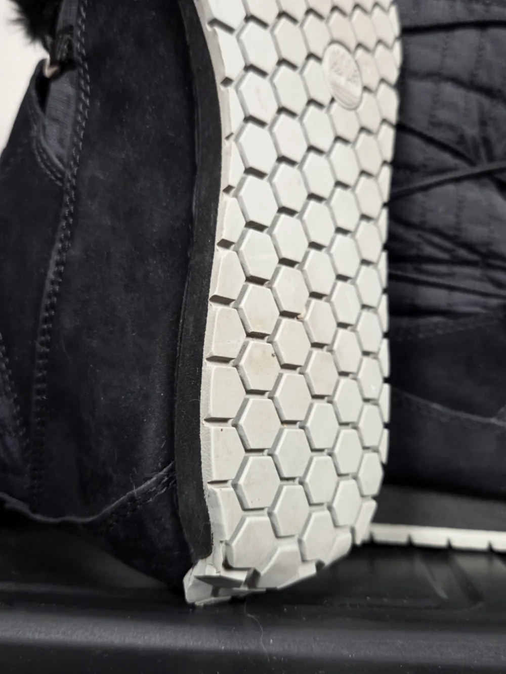 Timberland Tall Knee-high Black Quilted Lace-Up Sneaker Boots Fur Pom-pom Size 8